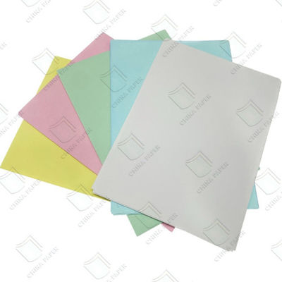 Un bon prix. 100% papier inoxydable de pâte de bois papier NCR 45-80 gm surface lisse pour la réception de facture en ligne