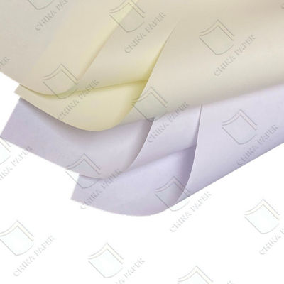 Un bon prix. Pâte de bois 50-200gm Papyrus offset sans bois en rouleau Papyrus de liaison pour l'édition et l'impression en ligne